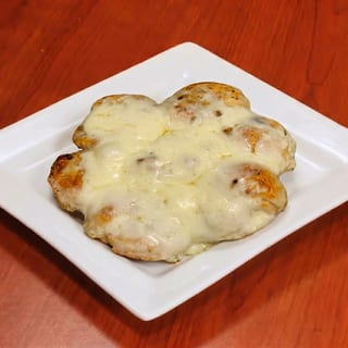 Garlic Knots with Mozzarella
