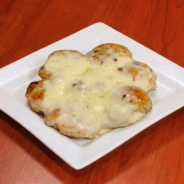 Garlic Knots with Mozzarella.